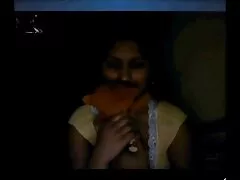 Egy csirkének porno videok ingyen van egy tetoválása a hátán, ami a társa péniszét simogatja az ajkakhoz és a nyelvhez, majd leveti a farmot, és elvisz egy barátot, hogy megmássza a vagina mászását.