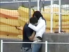 Szex egy fiatal lány. A konyhában két forró lány ugrat egy férfit, amikor fagylaltot eszik,nyelvükkel nyalogatja. Amikor a lányok a fürdőszobába mennek, a férfi odament hozzájuk, lefeküdt az ágyra, várva a csodát. Amikor felkelt az ágyból, ő volt a csirke, ő maszturbál a lány, egyikük felébred egy nagy kakas, ellenállhatatlan, és a mérete, és elkezdett szopni. Amikor a párok szexelnek az ágyban, nővér, alszik, ingyen szexvideok részeg, oldalán fekszik, a férfi pedig nagyon szép volt, hogy ne ébresszen fel s