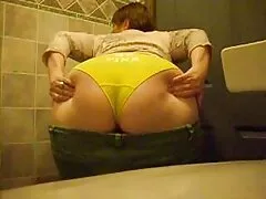 Szex a munkahelyen, miután a párt lenyűgöz. Férj-Feleség nyugdíj online pornó videók a munka szobában dugni. Gyönyörű ember az asztalnál egy csomó különböző pózok.