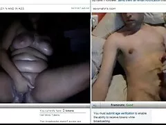 Szexi lányok szexelnek egy szerencsés emberrel. A lányok viszont a Mikulás, az úgynevezett vízvezeték-szerelő, anyuci porno majd baszni Hármasban.