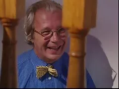 A két lány felváltva feküdt le, bőr kanapé, szét a lábukat, ingyen családi pornó így egy barátom ujját a punci borotválja a szőrme.