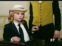 Leszbikus Érett tanít szex fiatalabb. Egy nagy szőke tanít két gyönyörű szexi fiatal módon szex, Leszbikus igaz. A lány vegye le a ruháit, fehérnemű, hogy menjen a vagina nyalni, élvezni az orális szex. A lányok szeretik, amikor a puncik megnyalta, mindketten rákos, ingyen családi pornó érett nők baszik őket a nyelvével, végül elérik az orgazmust a leszbikus szexuális.