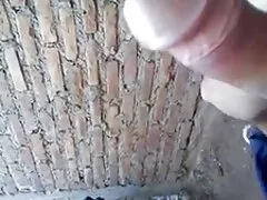 Egy anya egy pár Nagy Mellek húzza a pénisz szeretett férje a konyhában, hogy a cum a lábán, majd dörzsölje a kezét. krasznai tunde porno