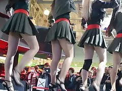 Felesége kibaszott az erkélyen. Nem volt felöltözve, hogy felhívja a férjét, hogy lélegezze be pornó magyarul beszélő a friss levegőt. Széttárta a lábát és élvezte.