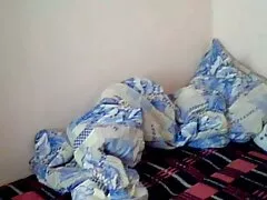 A csirke egy hármas Fasz. Chicken meghívott három embert, hogy látogassa meg, majd elkezdett levetkőzni. A férfi nagyon izgatott volt, és elkezdett baszni online szexvideók vele.