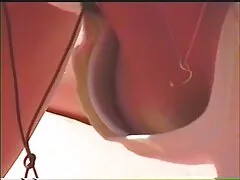 Harisnya hajú Latina, aki a nagy ingyen letölthető pornó melleket egy dildo-val játszik egy válságban, intenzív, hogy megfeleljen a keresletnek.