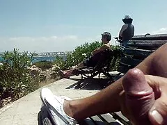 Csirke ne félj, hogy szerelmes veled a lencse előtt meg kell céloznia a szexvideo teljes film lencse a rés, majd tolta a péniszét.