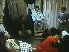 Baszd meg, kurva, vörös a hotelszobában. A munka unalmas szar, az emberek, akik úgy döntenek, hogy egy ősi kézműves lány szolgáltatásait használják. ingyen extrem porno A vörös hajú lányt választotta, és megdugta.